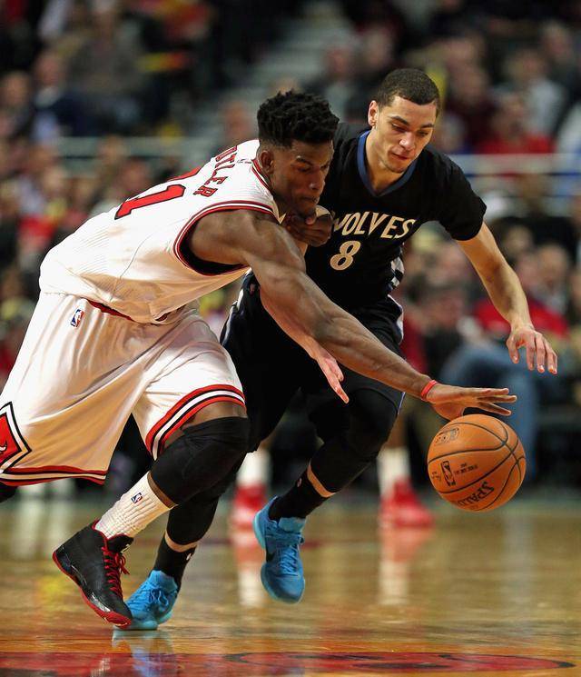 他面临的不 他面临的不